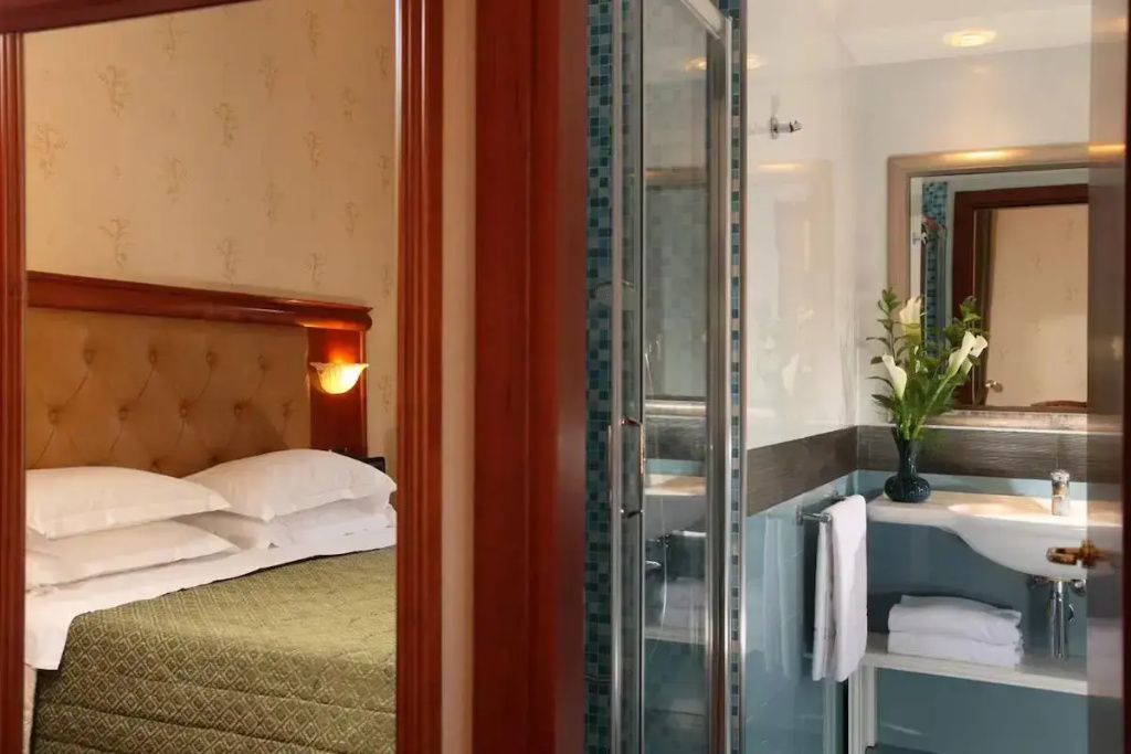 Hotel photo 8