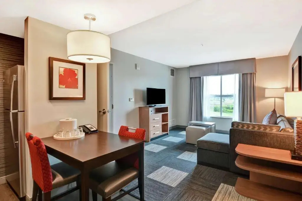 Homewood Suites by Hilton TechRidge Parmer @ I-35 - Chambres