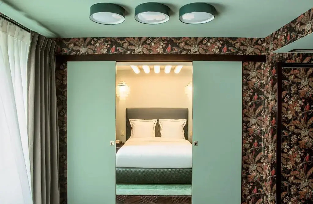 Hôtel du Rond-Point des Champs-Élysées 80