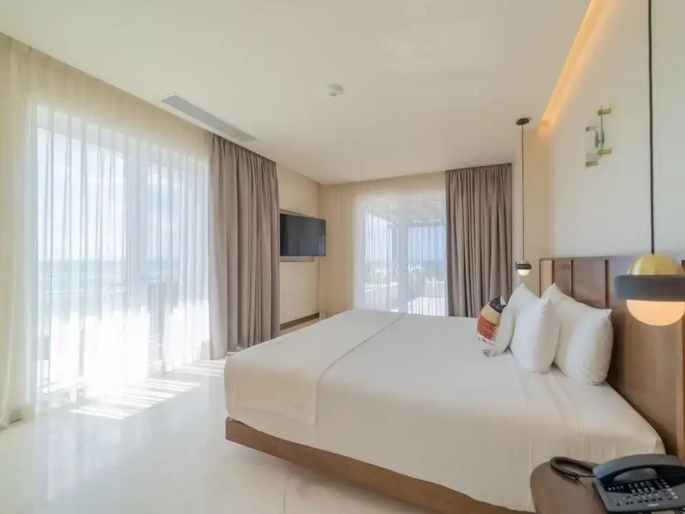 Suite with bay view