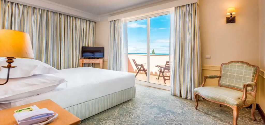 Deluxe Double room with balcony (twin beds)