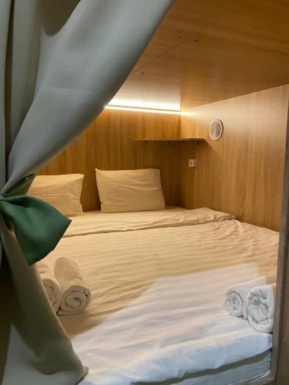 Capsule without window