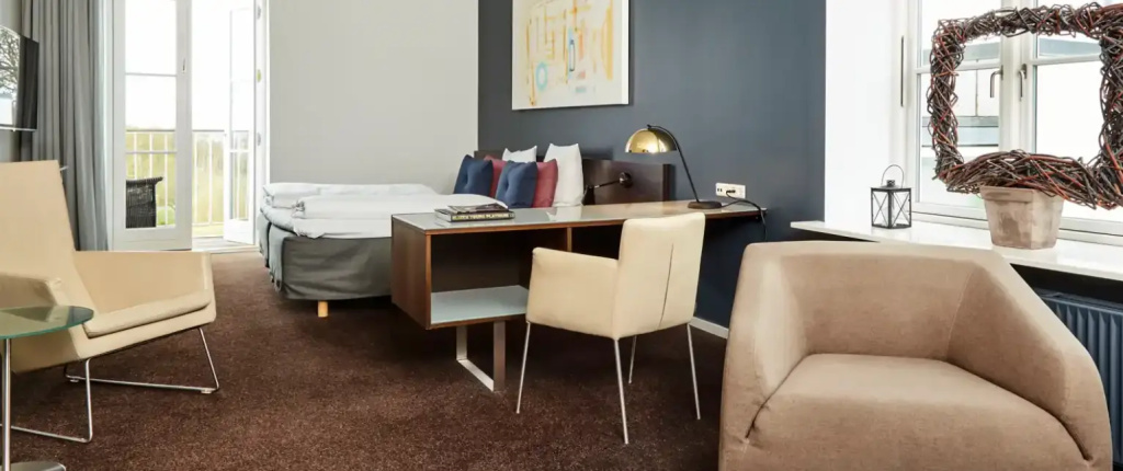 Double Junior Suite (full double bed)