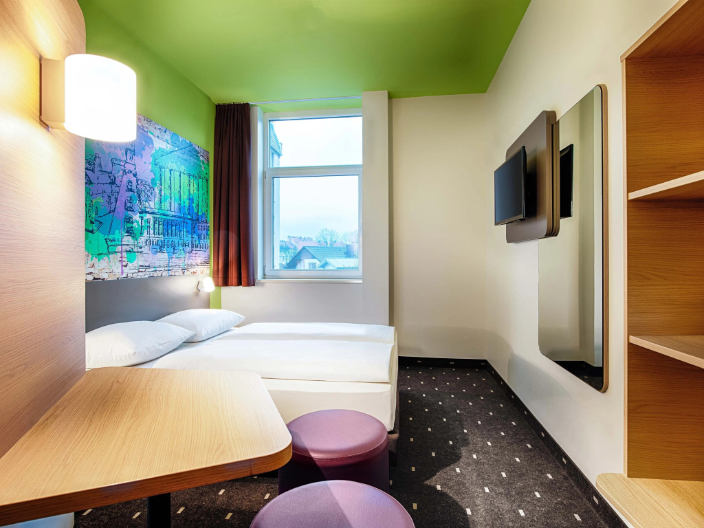 Double room (full double bed)