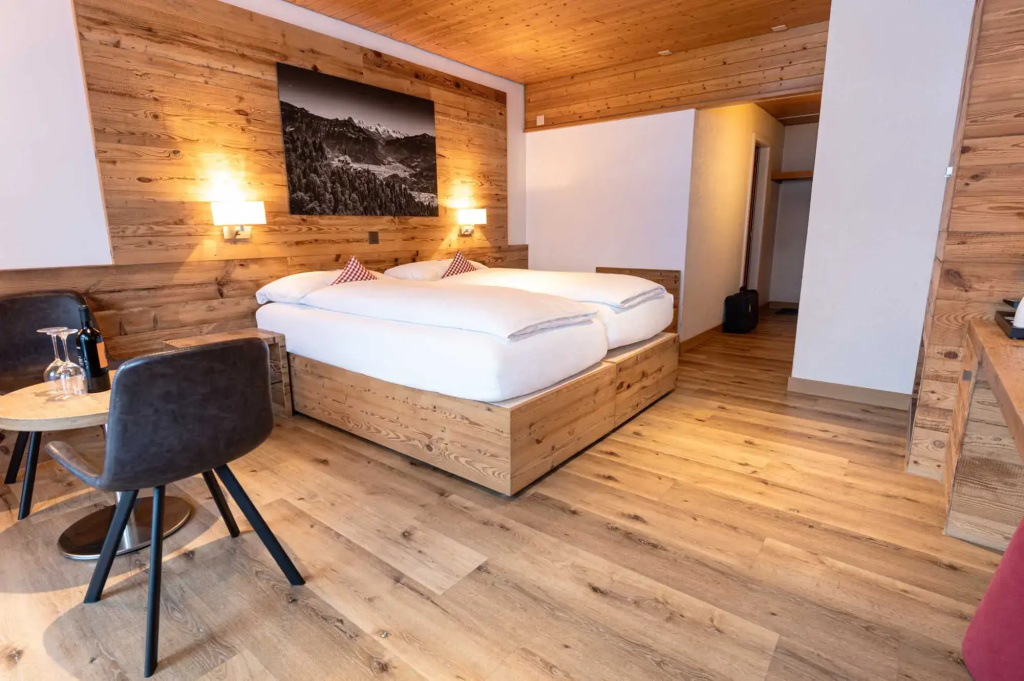 Double Panorama Suite with Eiger View (twin beds)