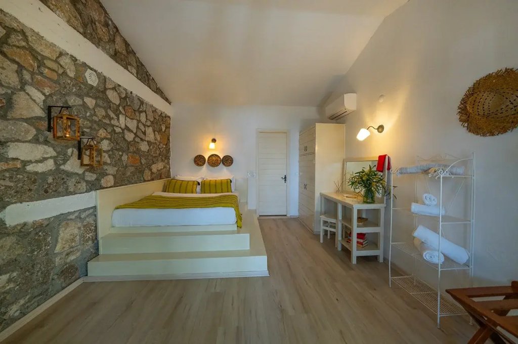 Jacuzzi Double Stone House (full double bed)