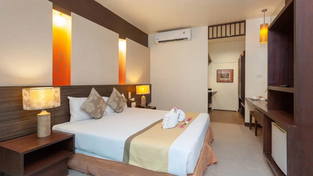 Courtyard Double Studio (full double bed)