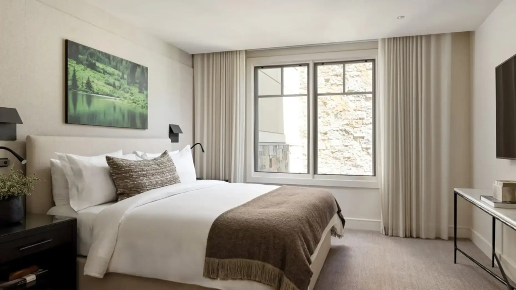 6 Bedrooms Lover's Leap Residence