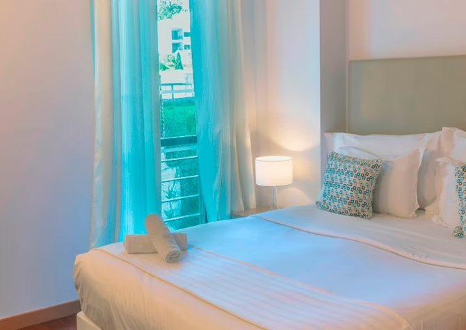 2 Bedrooms Apartment with land view