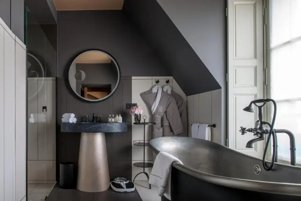 Cour des Vosges - Evok Collection 37