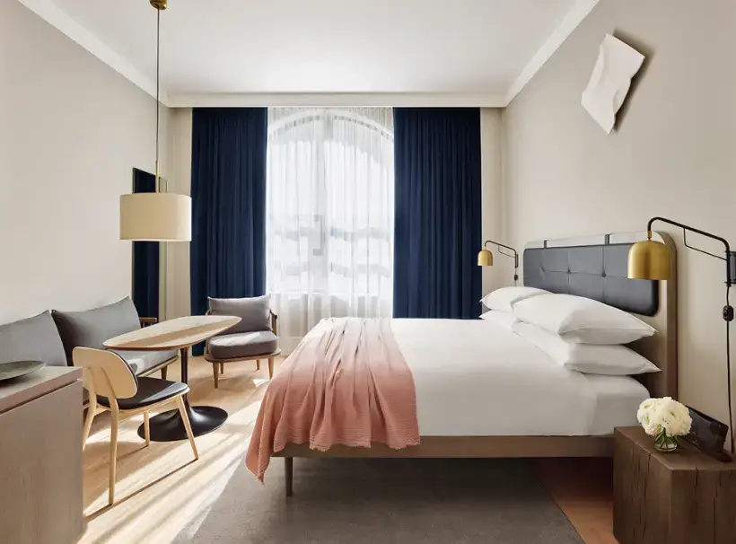 Howard Deluxe Double room (full double bed)