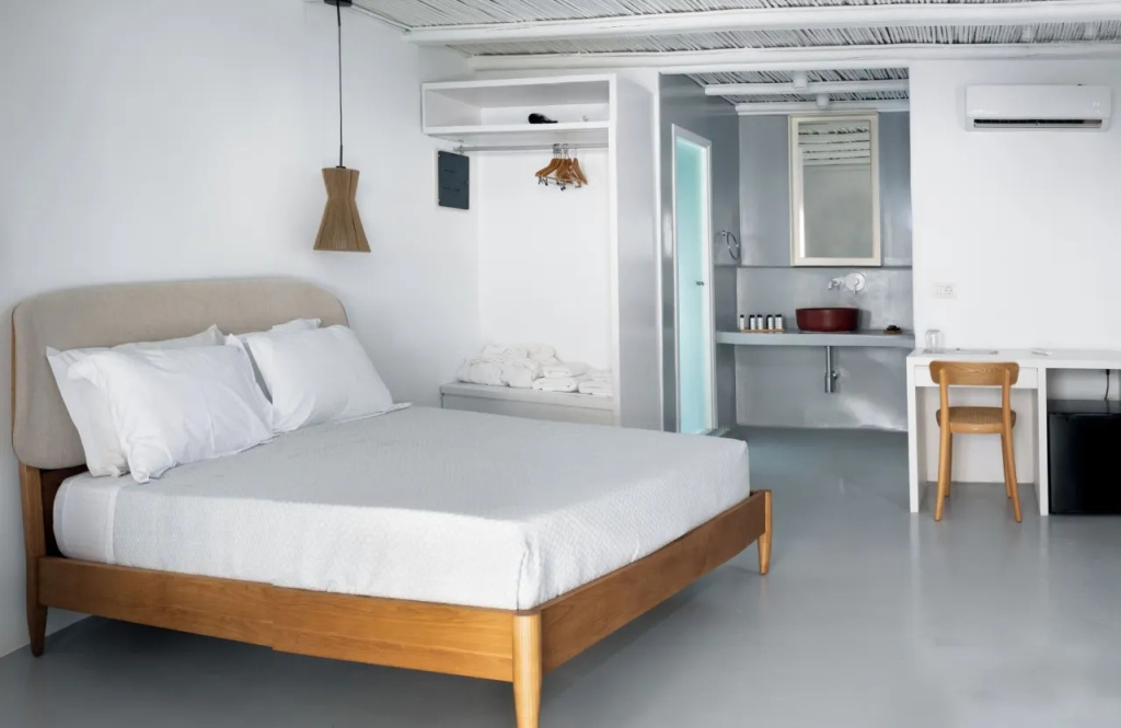 Senior Double Suite (full double bed)