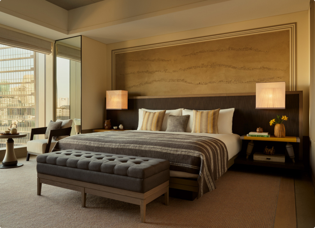 Double Suite with city view (full double bed)