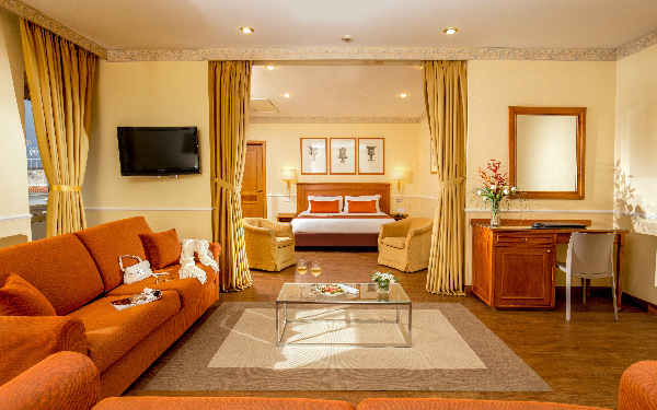 Double Omnia Suite with balcony (full double bed)