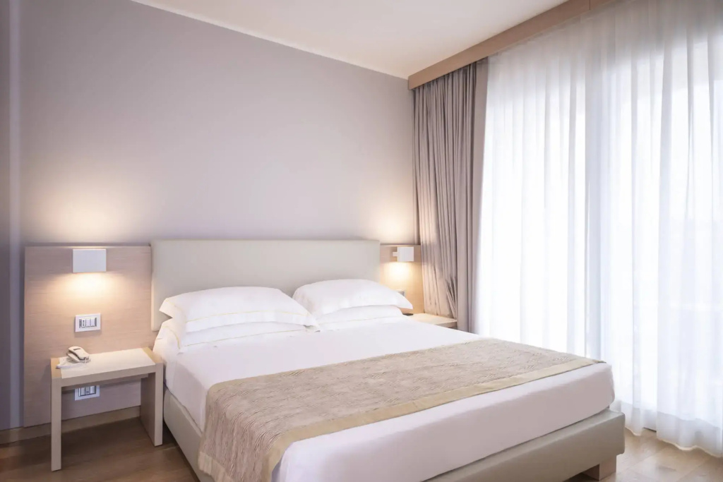 Corallo Double Suite full double bed