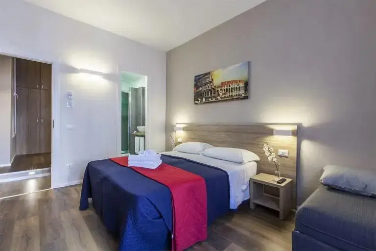 Colosseum Double room (full double bed)