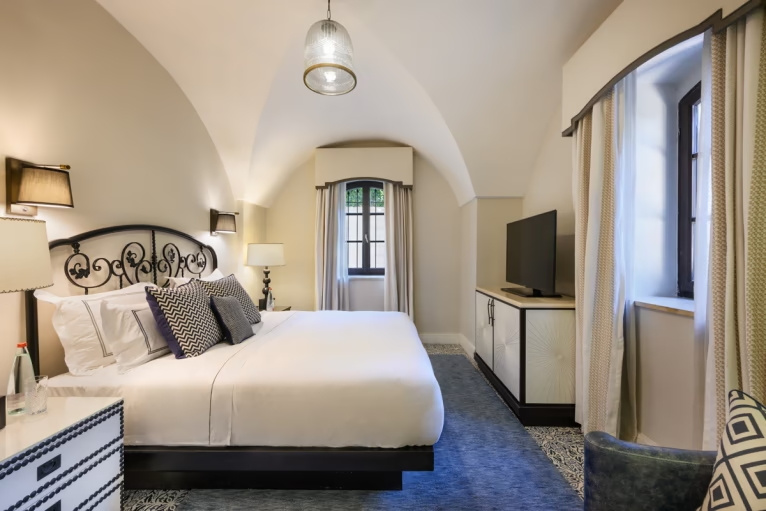 Templer Double room (full double bed)