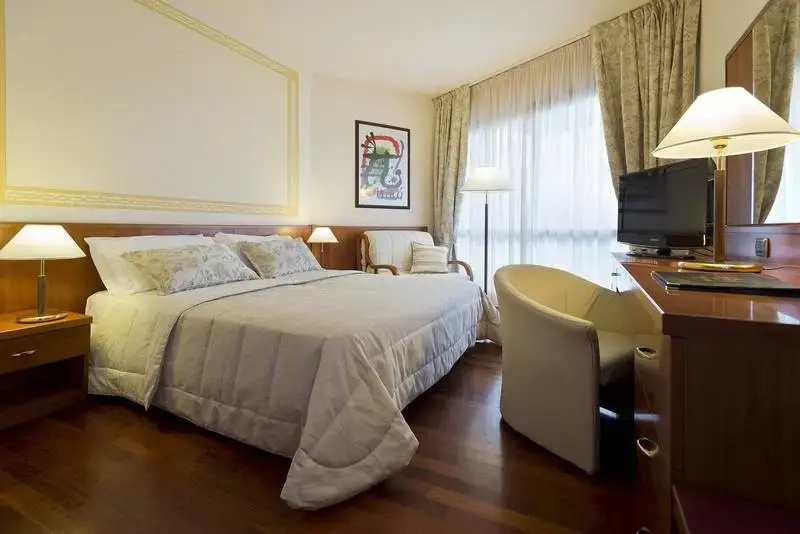 Deluxe Double room (full double bed)