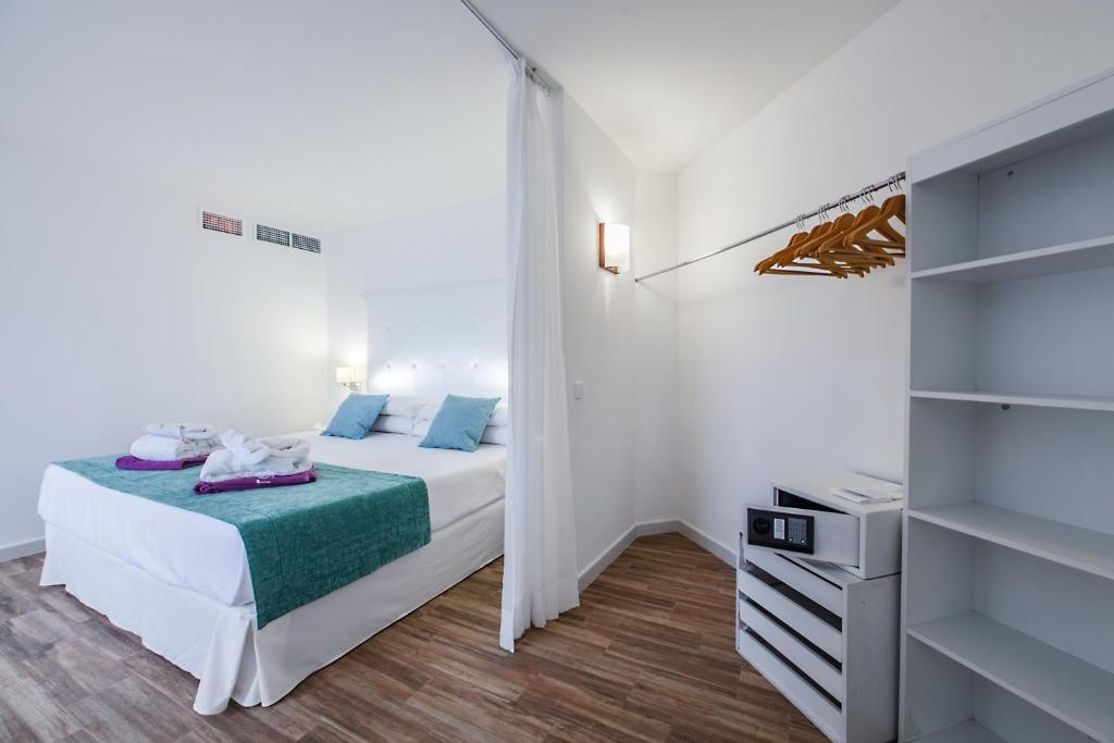 FERGUS Style Cala Blanca Suites - Chambres