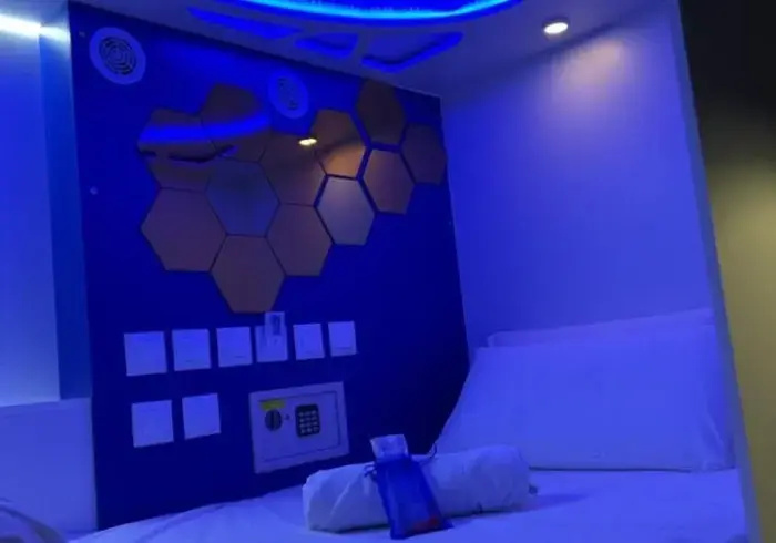 Single Pod in Mixed Shared Room