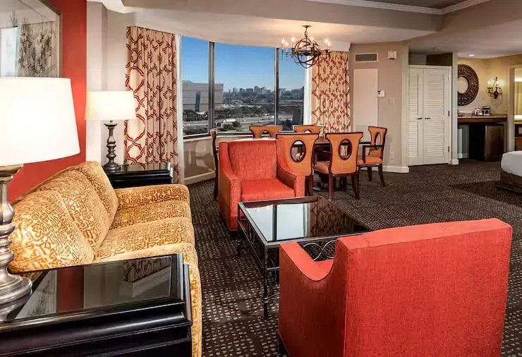 Parlor with Murphy Bed Atrium Double room (full double bed)