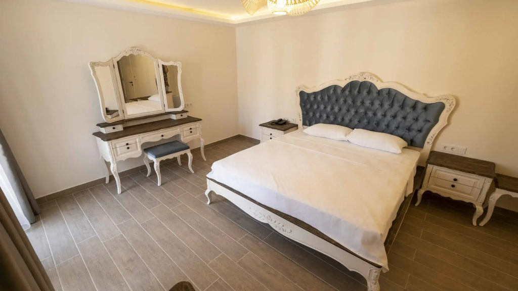Royal Double room (full double bed)
