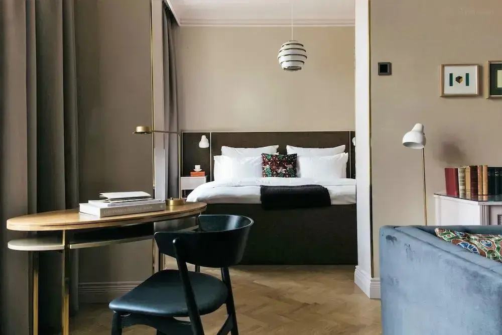 Church Park Double Suite (full double bed)