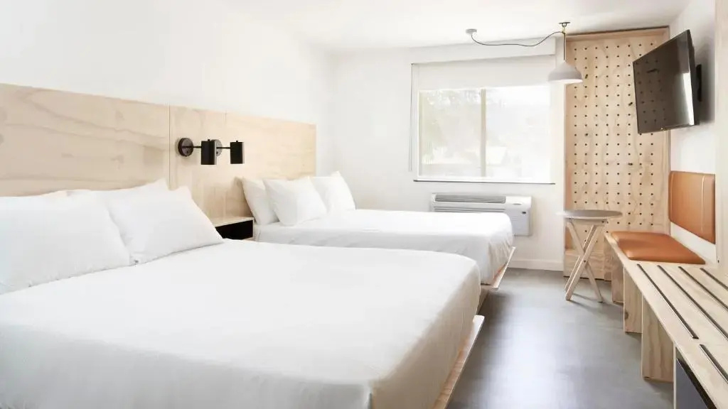 Standard Quadruple room with pool view