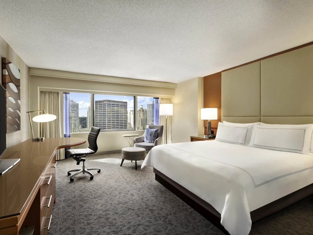 Pinnacle room with city view