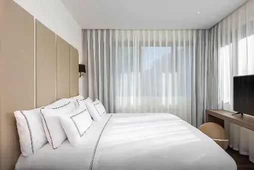 The Level Double Suite (full double bed)