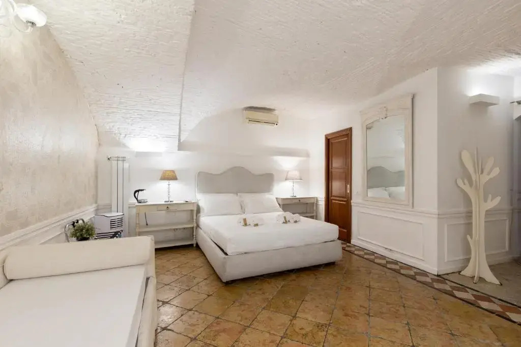 Deluxe Double room (full double bed)