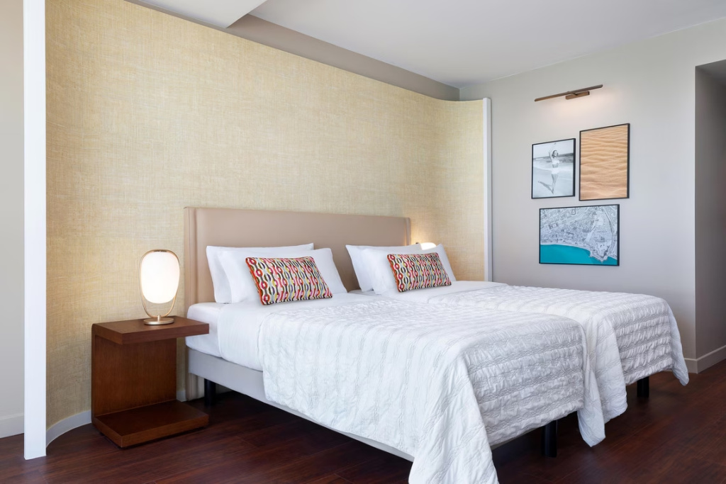 Deluxe Double room with balcony and with partial garden and sea view (twin beds)