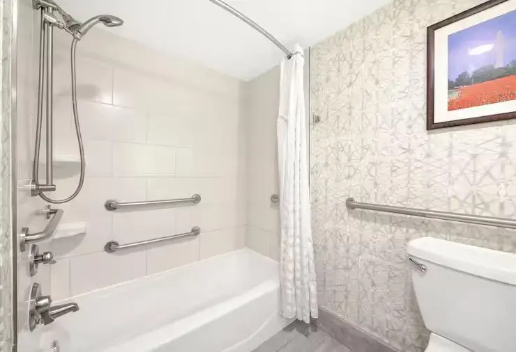 Embassy Suites by Hilton Alexandria Old Town - Chambres
