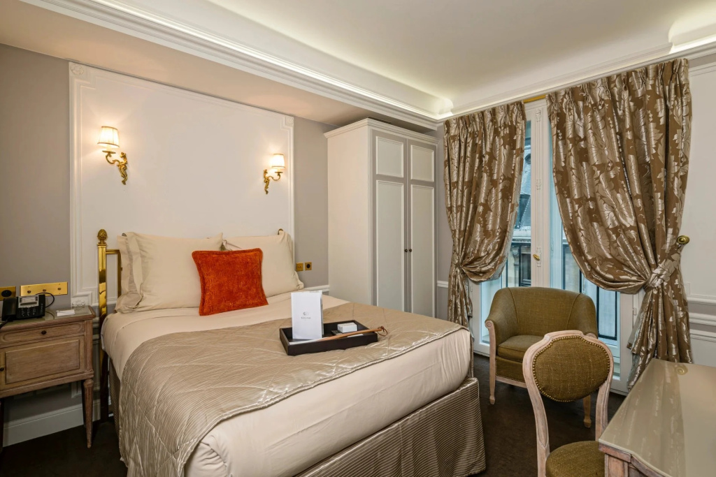 Hotel Regina Louvre 34