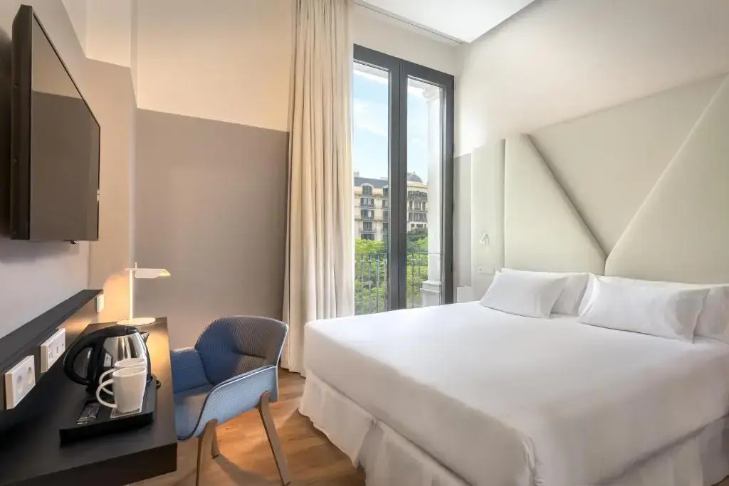 Deluxe Double room (full double bed)