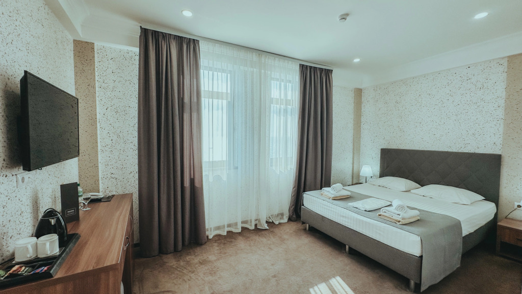 Двухместный полулюкс с видом на море двуспальная кровать в Нарт