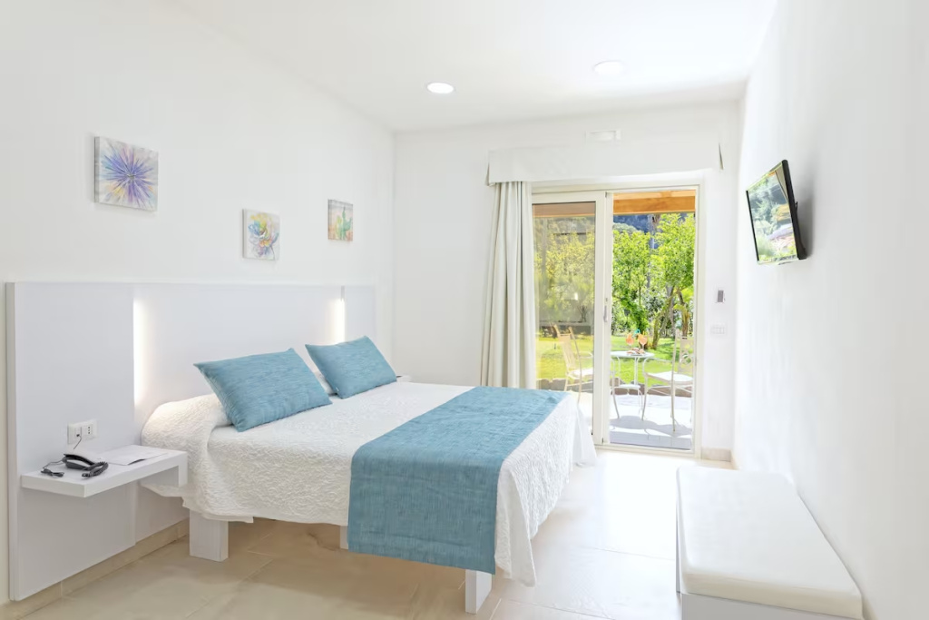Superior Double room (full double bed)