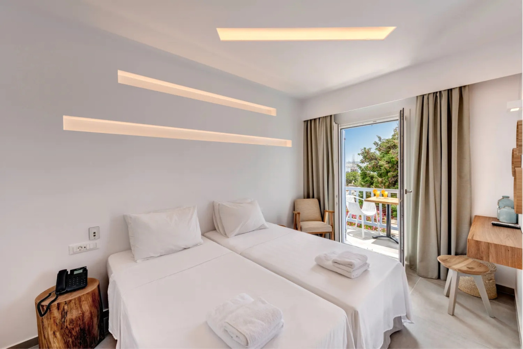Deluxe Double room with sea view (full double bed)