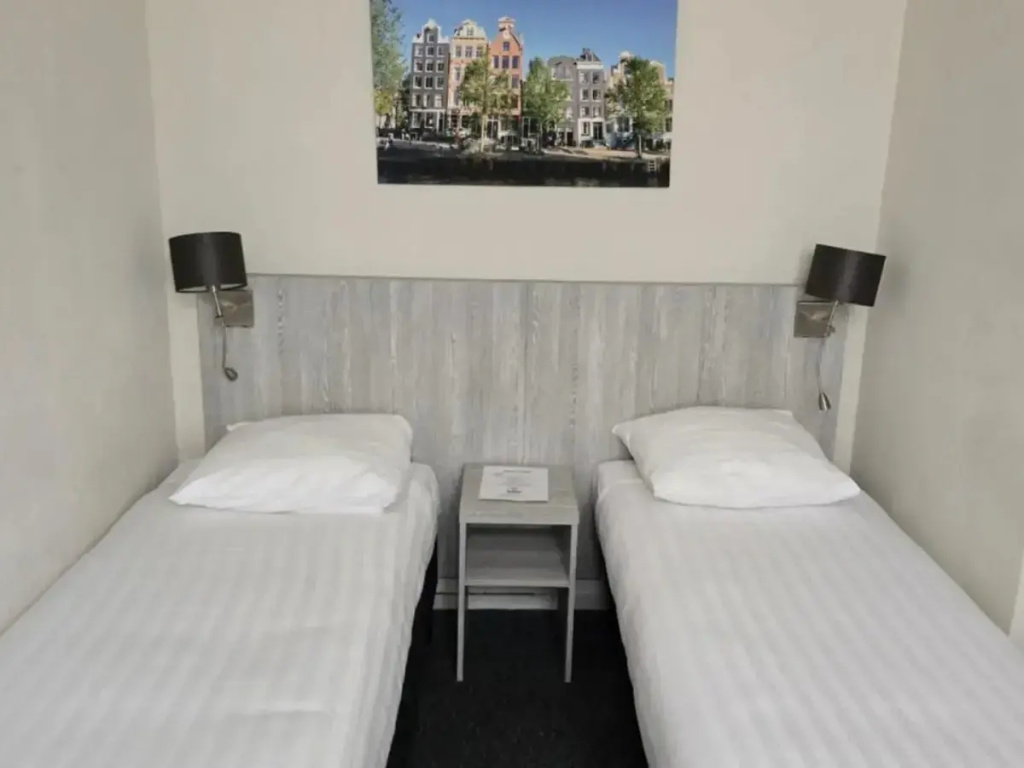 Double room (twin beds)