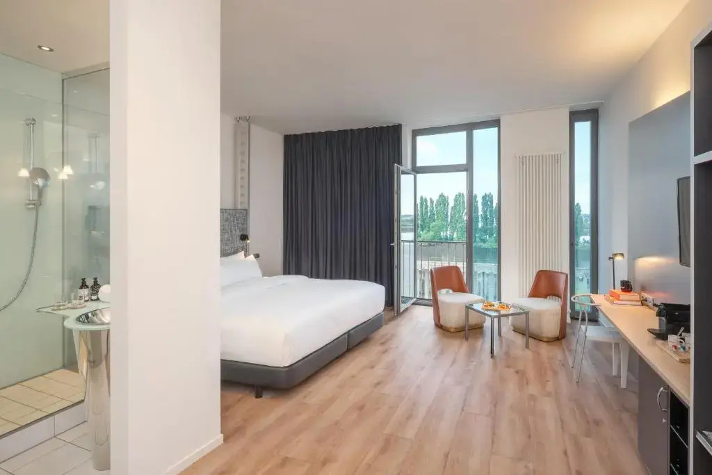 The Innside Premium Double room (full double bed)