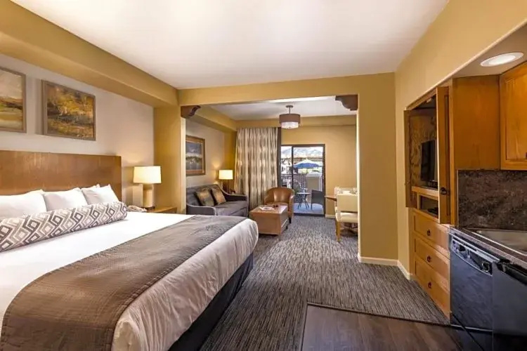 Double Studio Suite with balcony (full double bed)