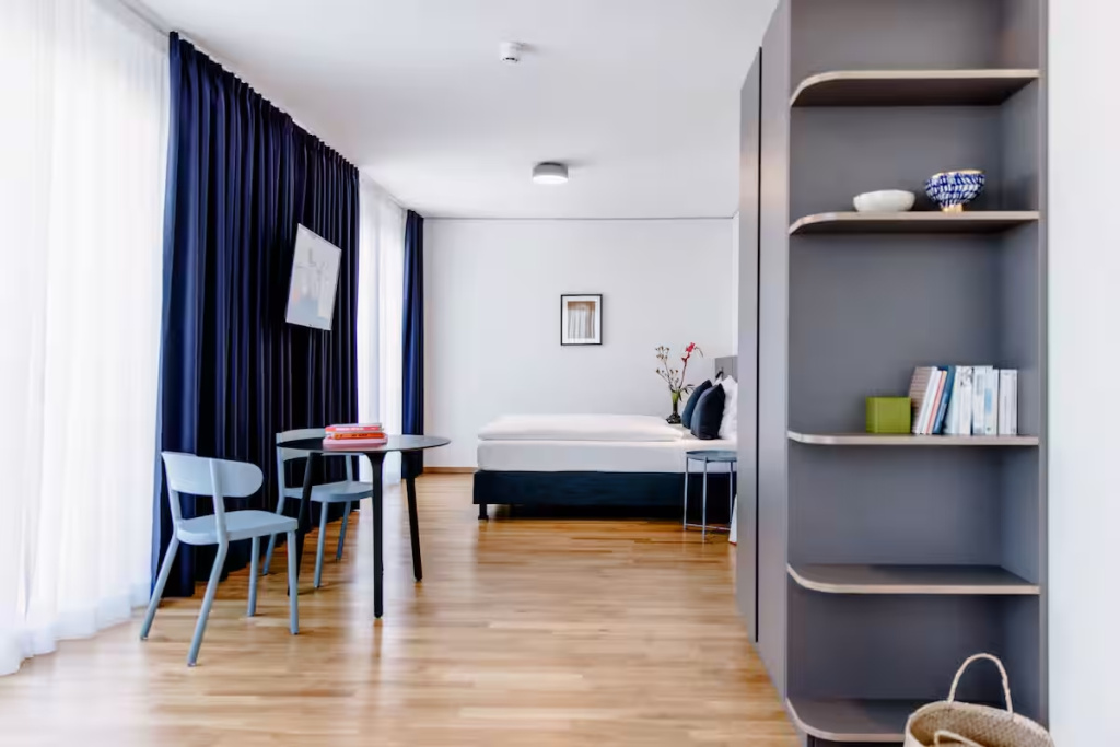 3 Bedrooms Apartment