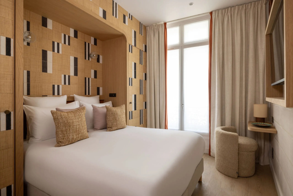 Connecting room