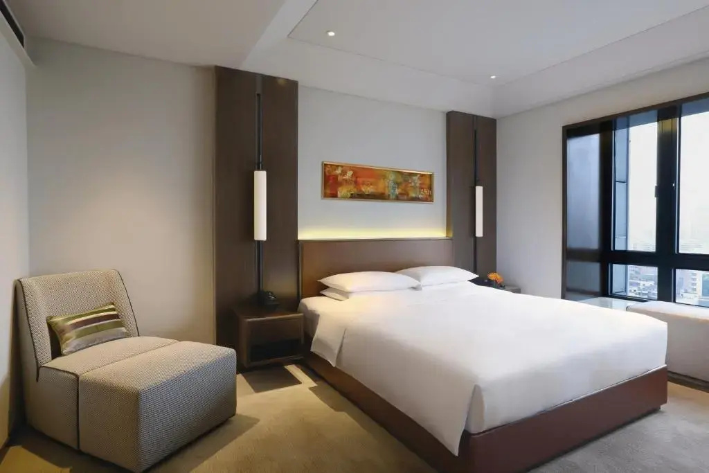 Business Double Suite full double bed