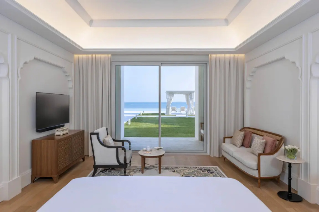 Chedi Deluxe Double room with balcony (full double bed)