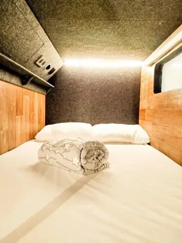 Double Capsule (full double bed)