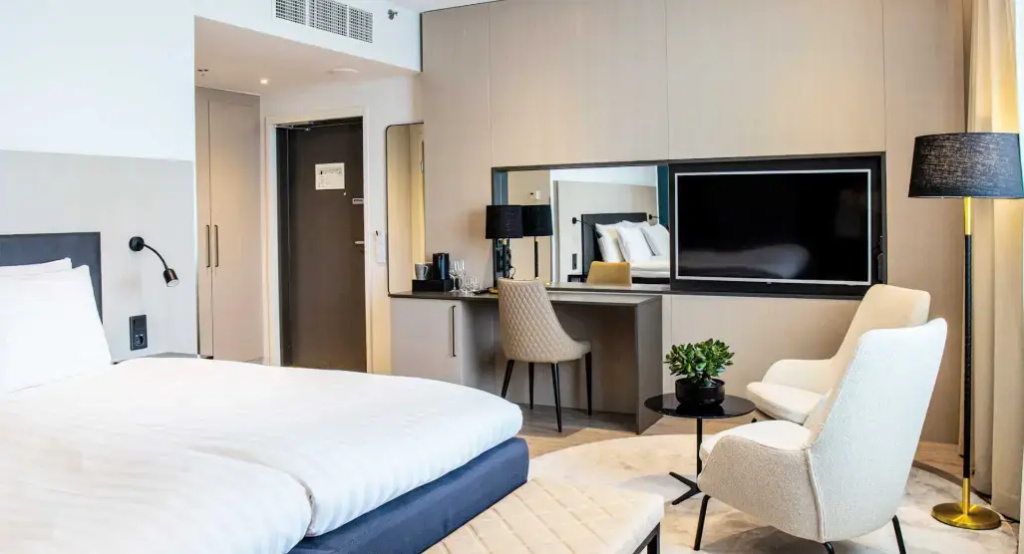 Deluxe Double room (full double bed)