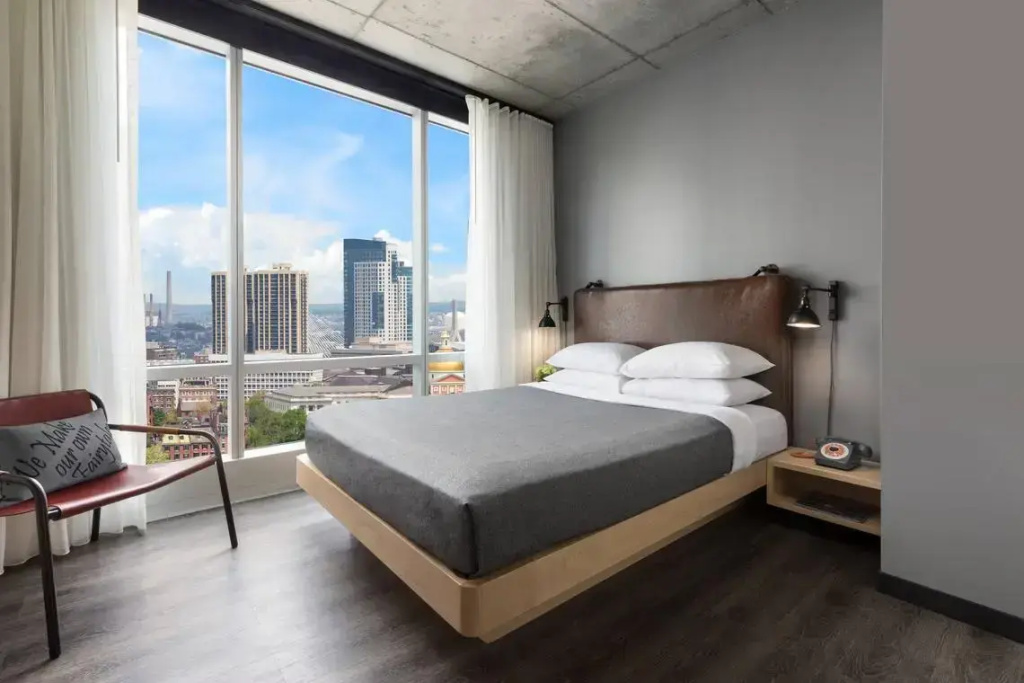 Center Stage Guest Double room with city view (full double bed)