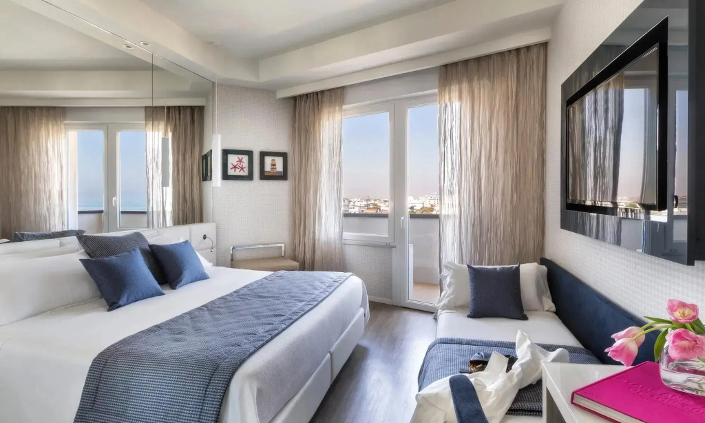 Superior Triple room with sea view