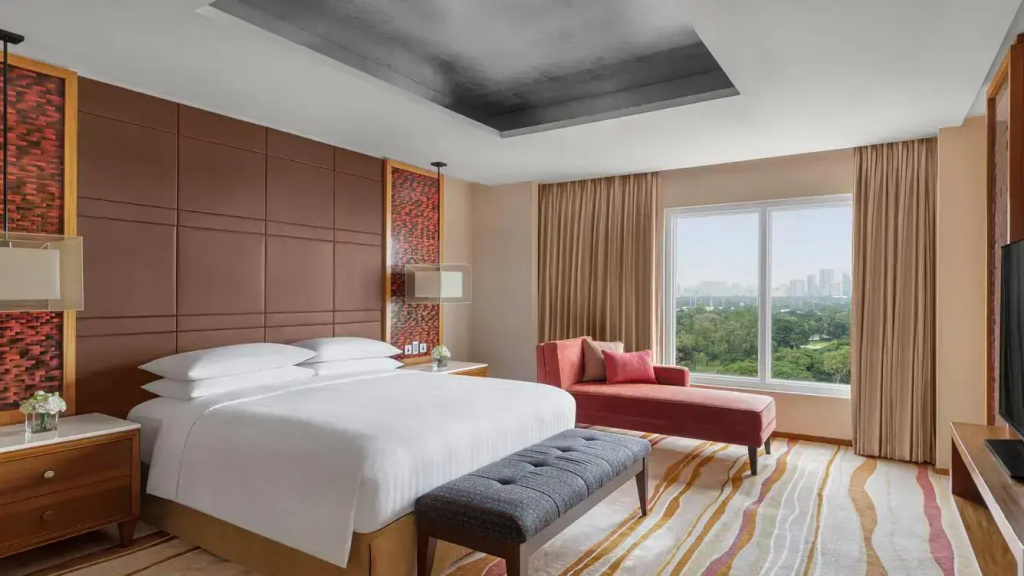 Marriott Double Suite with golf view (full double bed)